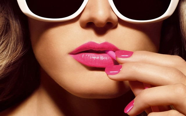 Woman pink lipstick sunglasses popart free wallpaper - medium preview image
