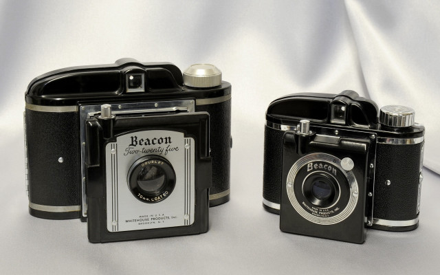 Two old fashioned cameras black free wallpaper - medium preview image