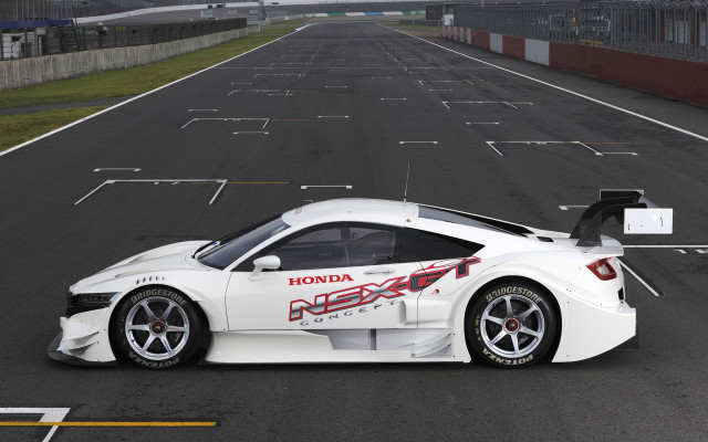 White sports car race track #16 free wallpaper - medium preview image