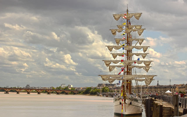Large boat docked pier bridge free wallpaper - medium preview image