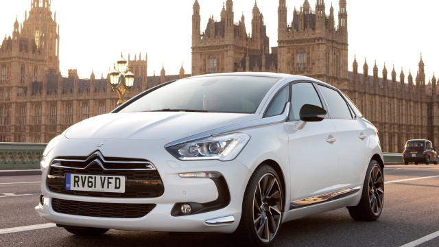 White car cityscape clock tower free wallpaper - medium preview image