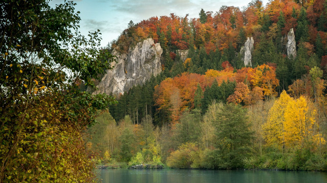 Lake fall colors mountain matte free wallpaper - medium preview image