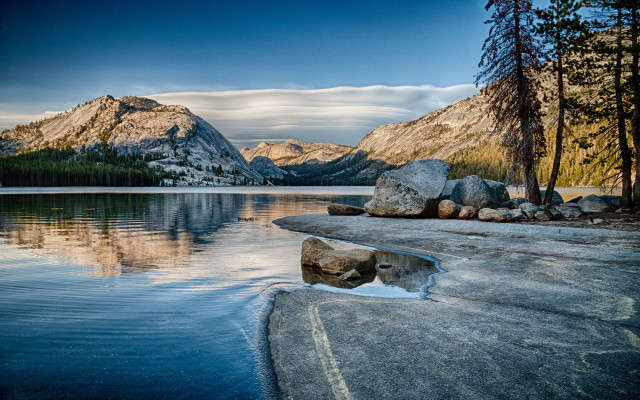 Lake mountain rocks beach sky free wallpaper - medium preview image