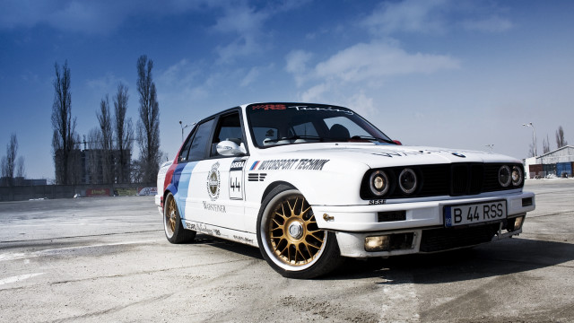 White car red white blue #2 free wallpaper - medium preview image