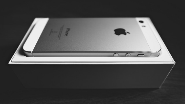 Silver ipad white box black free wallpaper - medium preview image