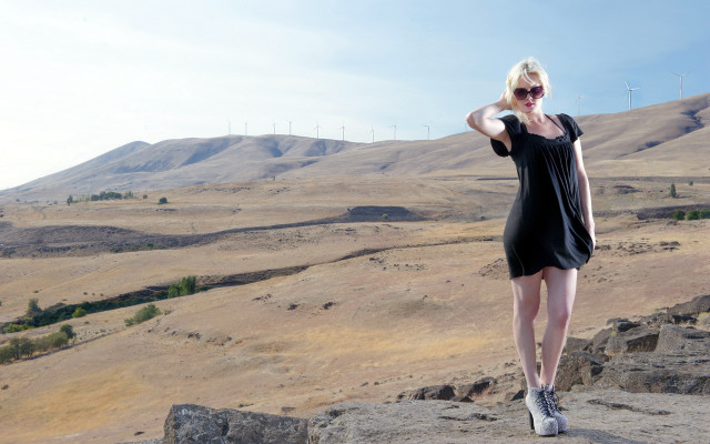 Woman black dress desert mountains free wallpaper - medium preview image