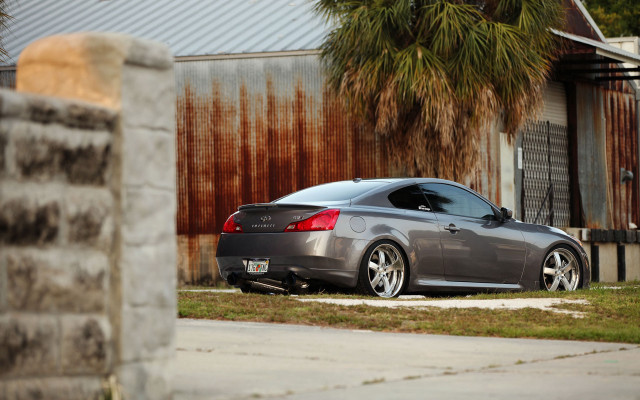 Car road palm trees fence free wallpaper - medium preview image