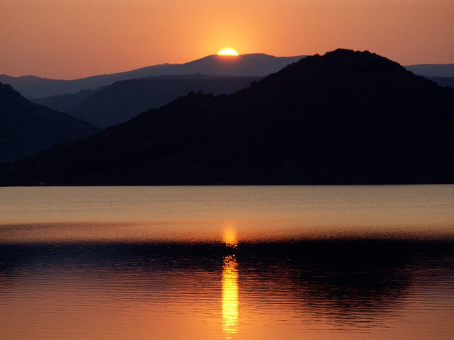 Sunset mountain lake island dusk free wallpaper - medium preview image
