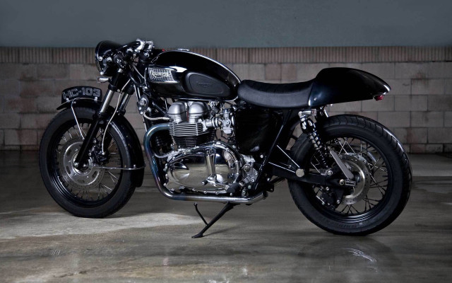 Black motorcycle garage brickwall clock free wallpaper - medium preview image