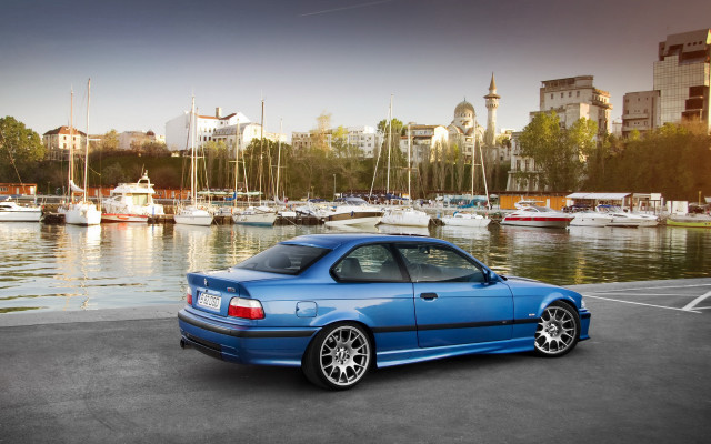 Blue car marina city skyline free wallpaper - medium preview image