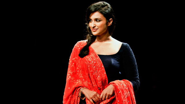 Woman red sari black background free wallpaper - medium preview image
