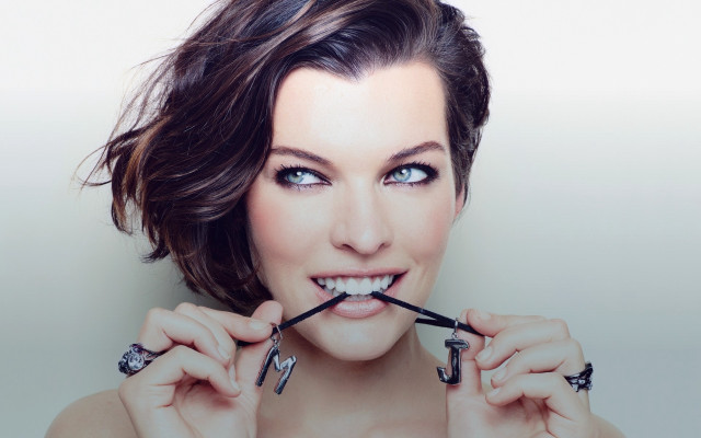 Woman brushing toothbrush jigsaw art free wallpaper - medium preview image