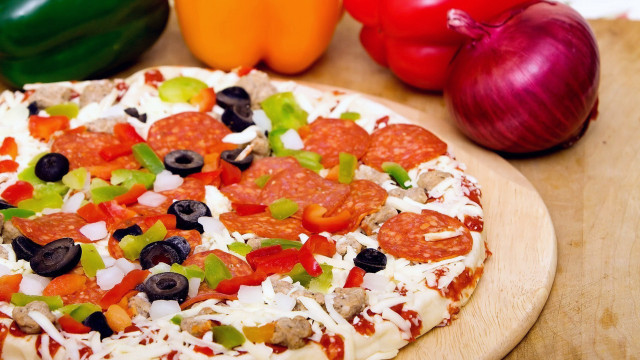 Pizza pepperoni olives peppers onions free wallpaper - medium preview image