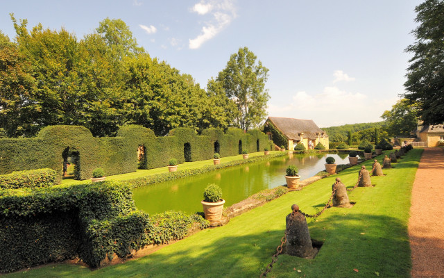 Garden pond house hedges path free wallpaper - medium preview image
