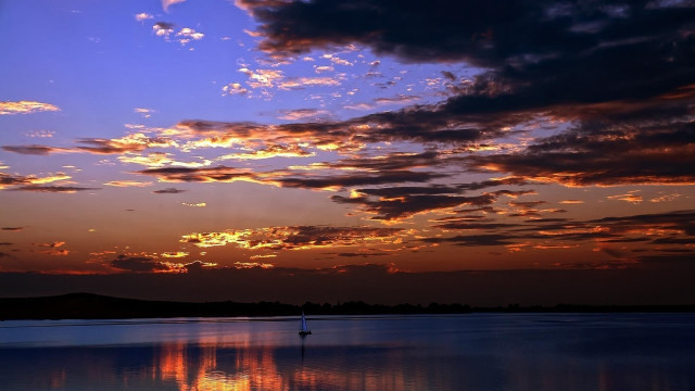 Sunset clouds reflection sailboat cityscape free wallpaper - medium preview image