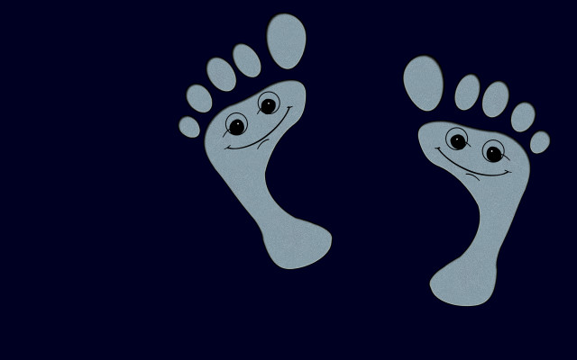 Footprints smiley claymation blue background free wallpaper - medium preview image