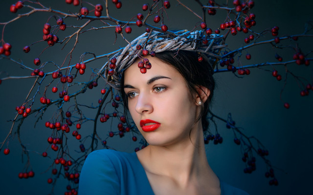 Woman crown berries branch portrait free wallpaper - medium preview image