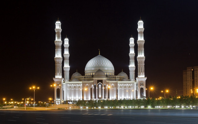 Large white building dome minarets #2 free wallpaper - medium preview image