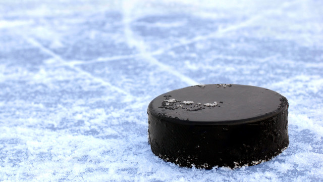 Hockey puck ice snow hole free wallpaper - medium preview image