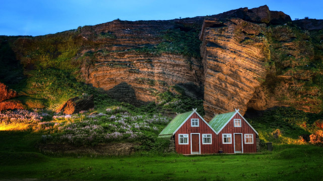 Red house green field mountain free wallpaper - medium preview image