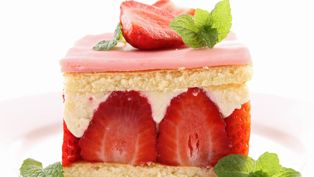 Cake strawberries mint white plate free wallpaper - medium preview image