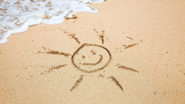 Sun beach waves footprints monochrome free wallpaper - medium preview image