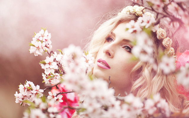 Woman flower crown portrait blurry free wallpaper - medium preview image
