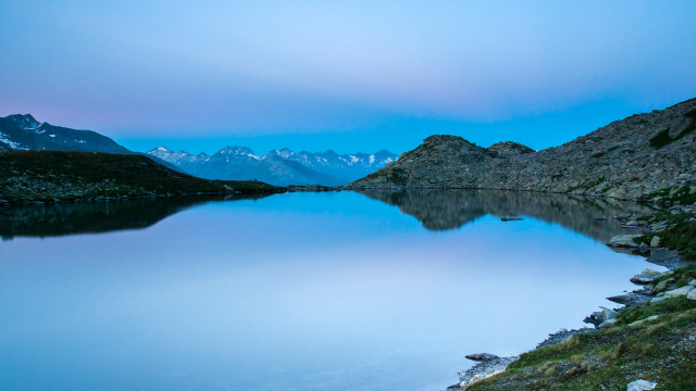 Mountain lake shore rocks clouds free wallpaper - medium preview image