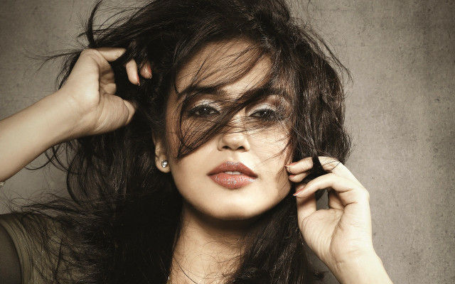 Woman longhair cellphone serious araceli free wallpaper - medium preview image