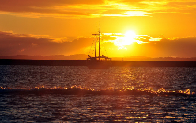 Sunset boat ocean clouds horizon #2 free wallpaper - medium preview image