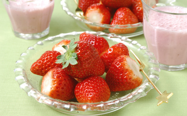 Strawberries milk green cloth gold free wallpaper - medium preview image