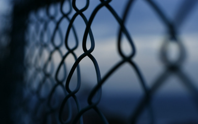 Fence blurry bokeh chromatic mesh free wallpaper - medium preview image