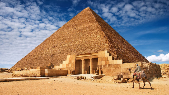 Desert horse pyramid sky clouds #2 free wallpaper - medium preview image