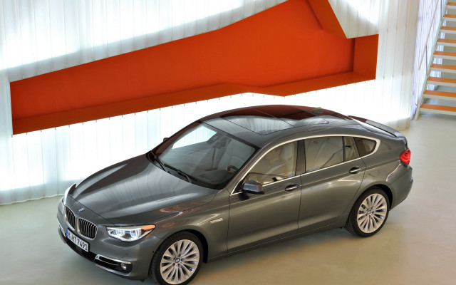 Silver car red wall staircase free wallpaper - medium preview image