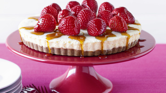 Strawberry cake plate forks pink free wallpaper - medium preview image