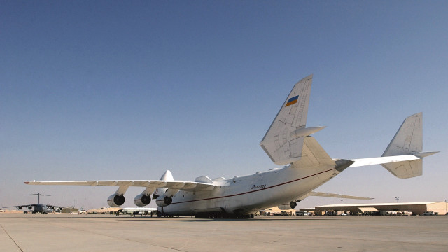 Large airplane tarmac airport plane free wallpaper - medium preview image