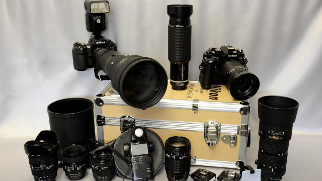 Camera equipment stilllife white background free wallpaper - medium preview image