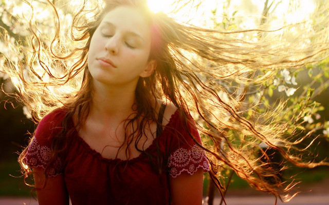 Blowing hair park sun figuration free wallpaper - medium preview image