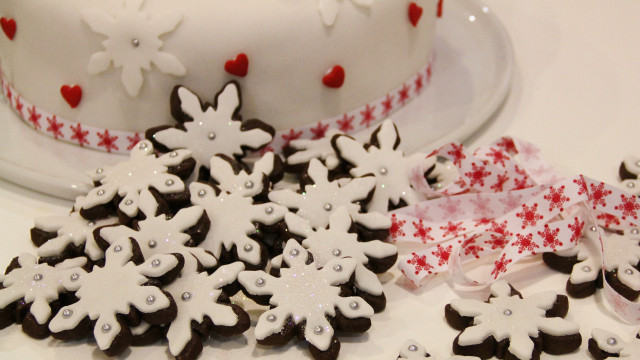 Cake cookies snowflake stilllife flower free wallpaper - medium preview image