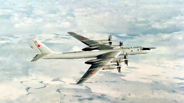 Military plane sky clouds snow free wallpaper - medium preview image