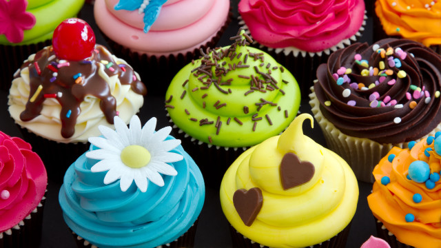 Colorful cupcakes frosting decorations heart free wallpaper - medium preview image