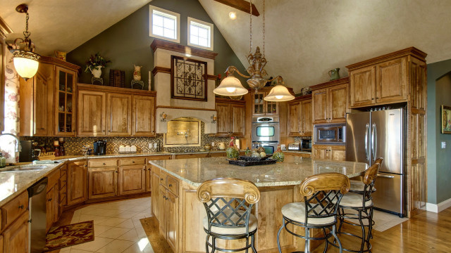 Kitchen center island stove refrigerator free wallpaper - medium preview image