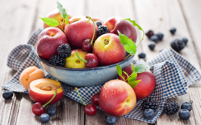 Bowl of fruit blueberries peaches free wallpaper - medium preview image