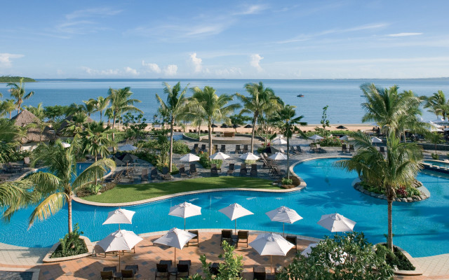 Resort beach pool ocean umbrella free wallpaper - medium preview image