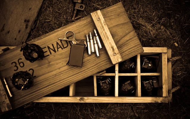 Wooden box tools scissors Quarton free wallpaper - medium preview image