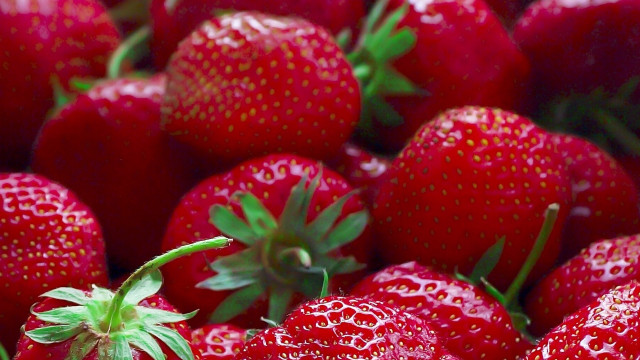 Strawberry dew closeup berries leaf free wallpaper - medium preview image