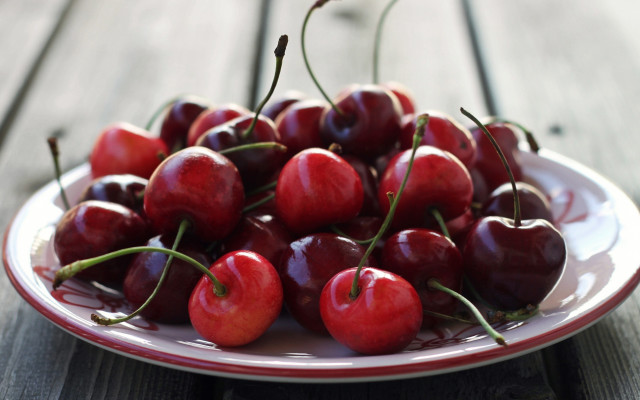 Cherry wooden table plate blurry free wallpaper - medium preview image