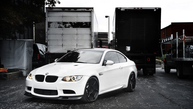 White car truck building night free wallpaper - medium preview image
