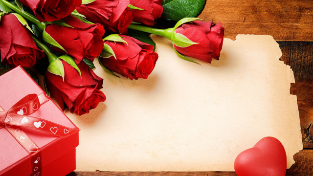 Red heart roses table paper free wallpaper - medium preview image