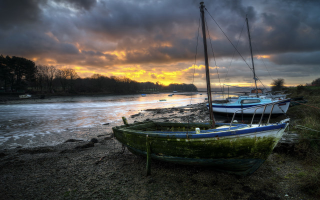 Boats beach river sunset matte free wallpaper - medium preview image
